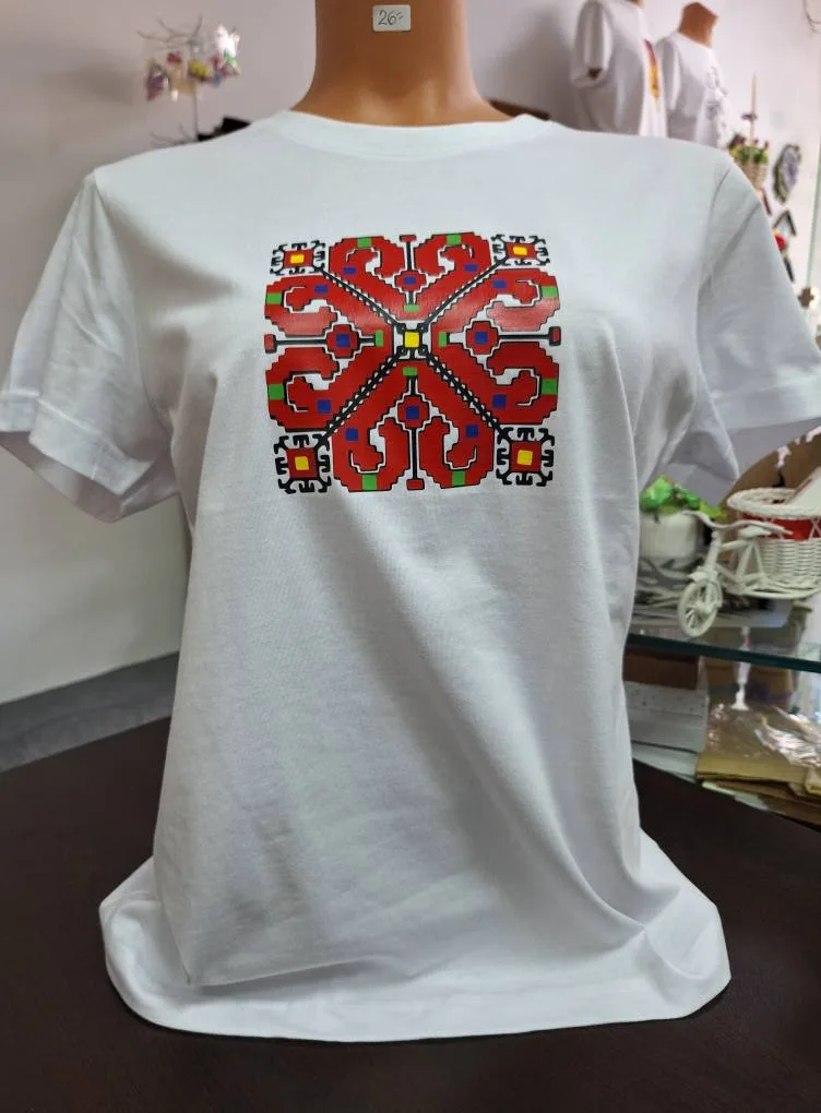 Тениска с червена елбетица